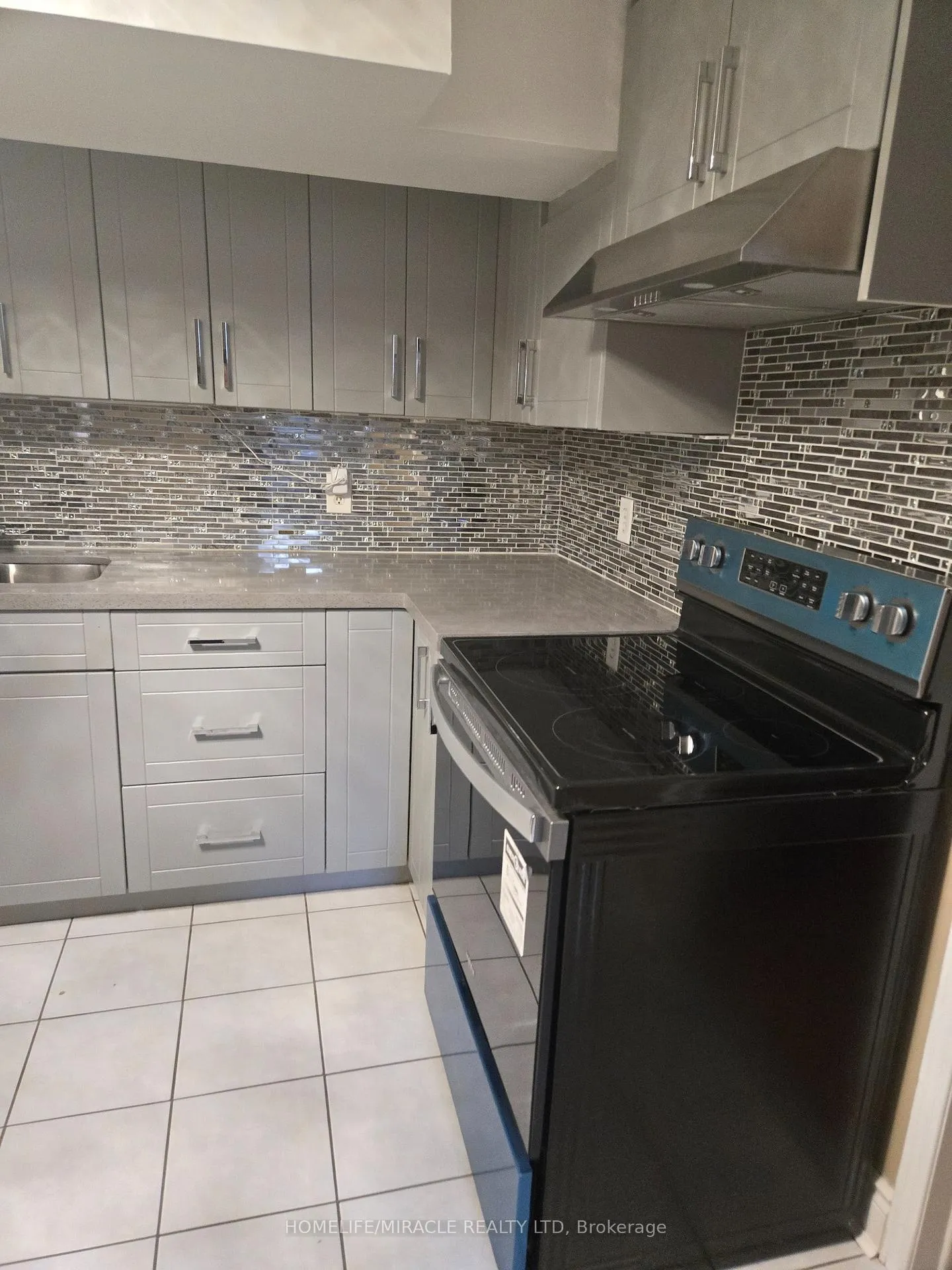 Photo 12 of 25 Chandlier Drive, Scarborough, Woburn — HOMEH