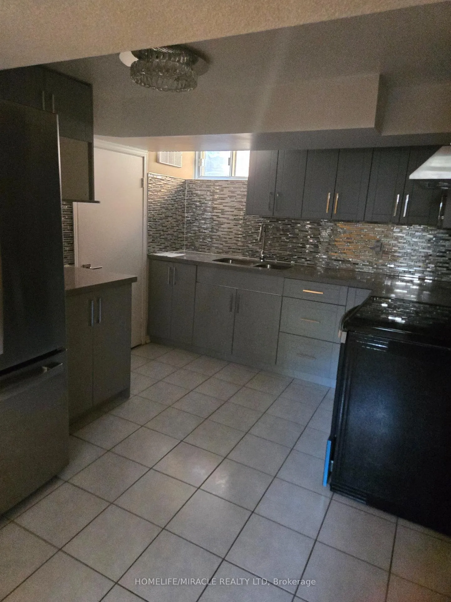 Photo 15 of 25 Chandlier Drive, Scarborough, Woburn — HOMEH