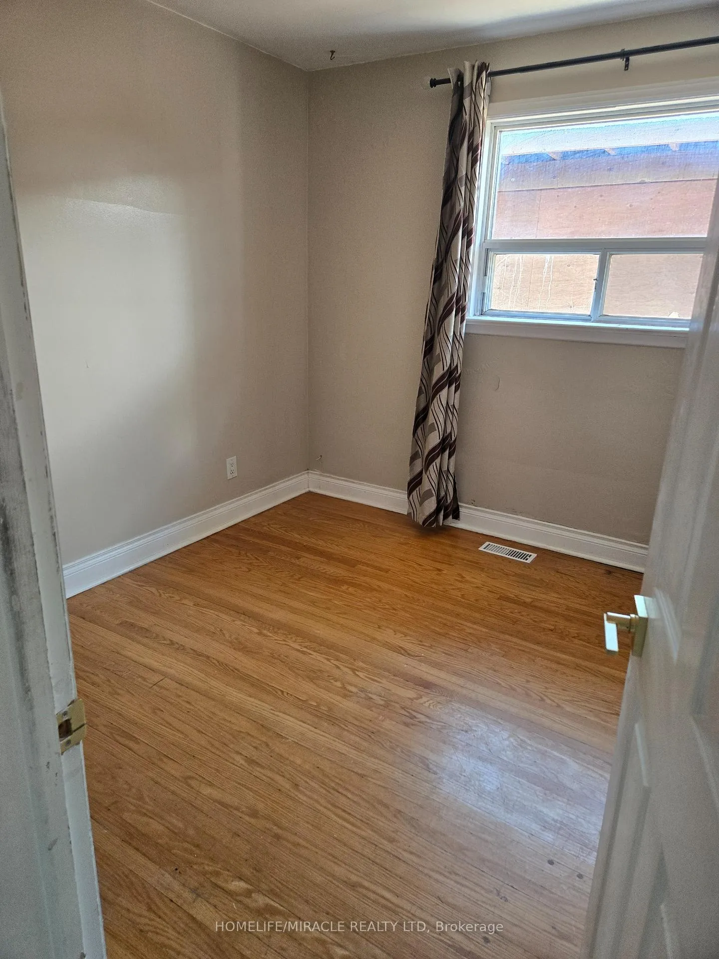 Photo 18 of 25 Chandlier Drive, Scarborough, Woburn — HOMEH