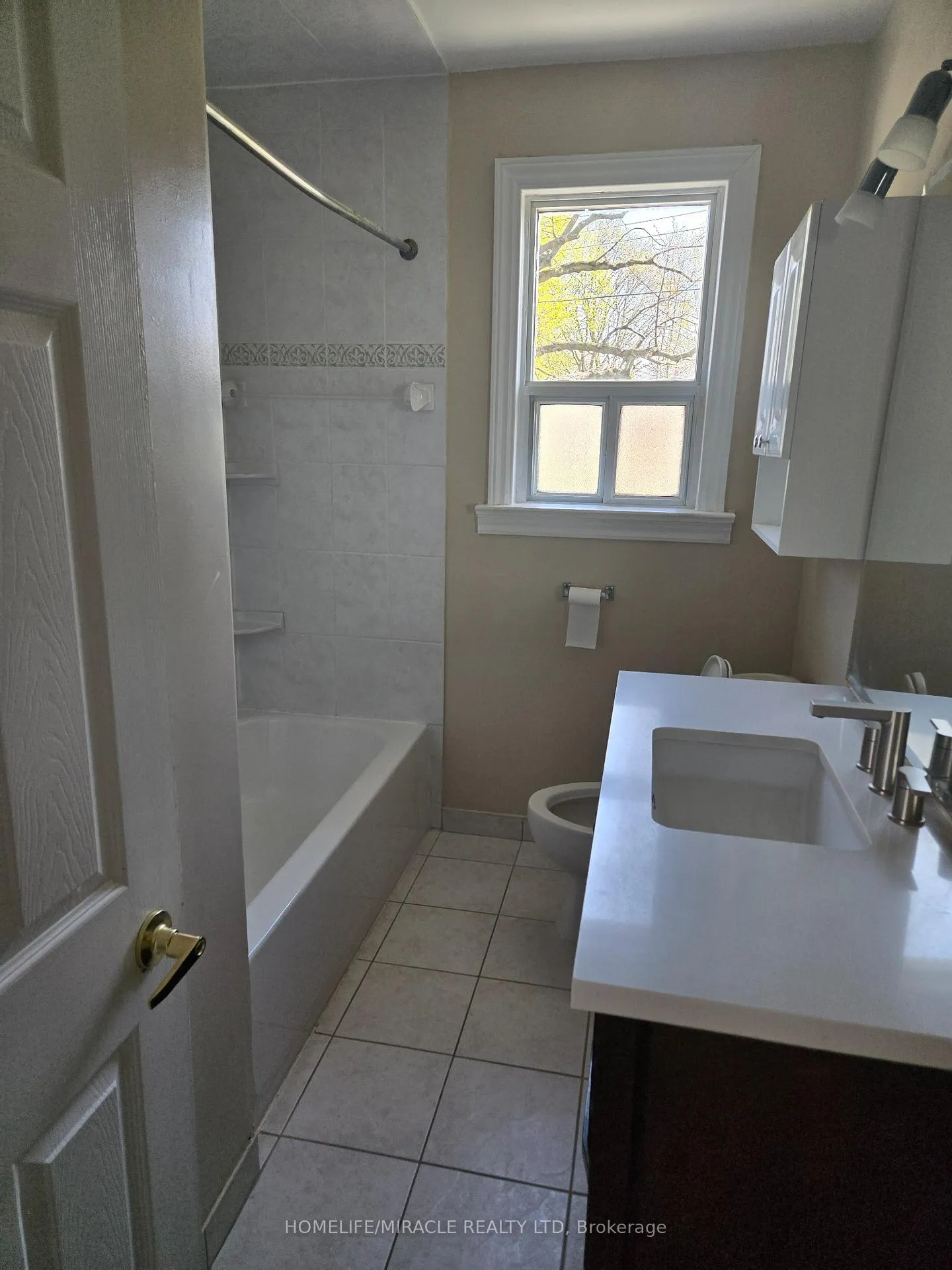 Photo 21 of 25 Chandlier Drive, Scarborough, Woburn — HOMEH