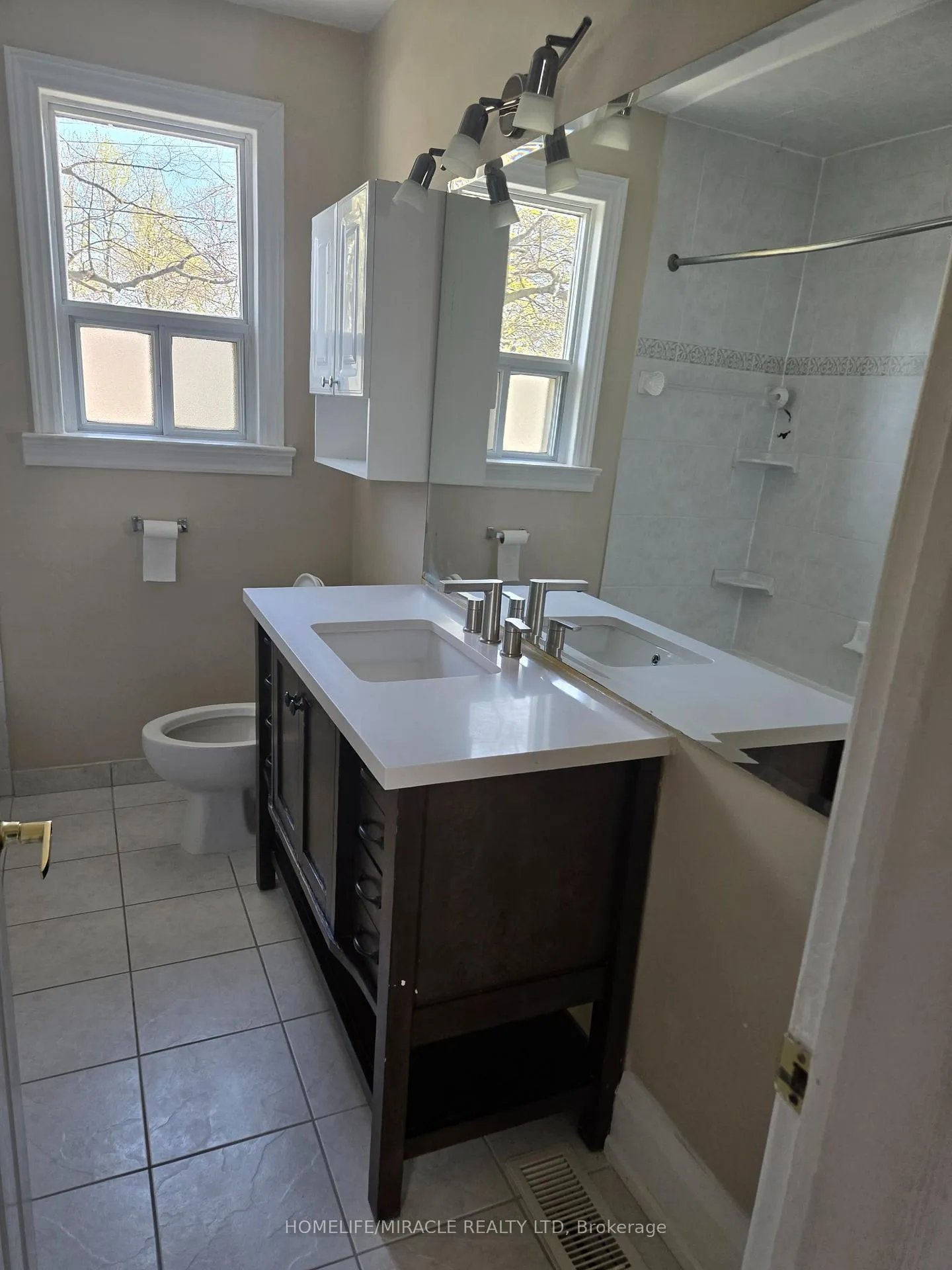Photo 22 of 25 Chandlier Drive, Scarborough, Woburn — HOMEH