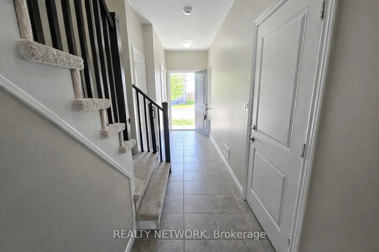 Photo 6 of 31 Serenity Lane, Hamilton, Rural Glanbrook — HOMEH