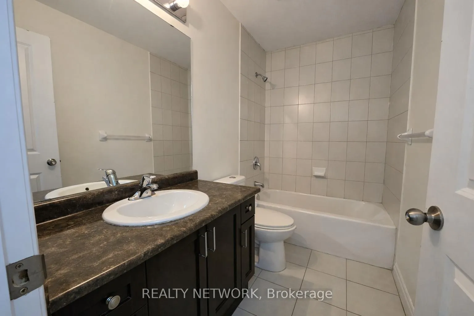 Photo 16 of 31 Serenity Lane, Hamilton, Rural Glanbrook — HOMEH