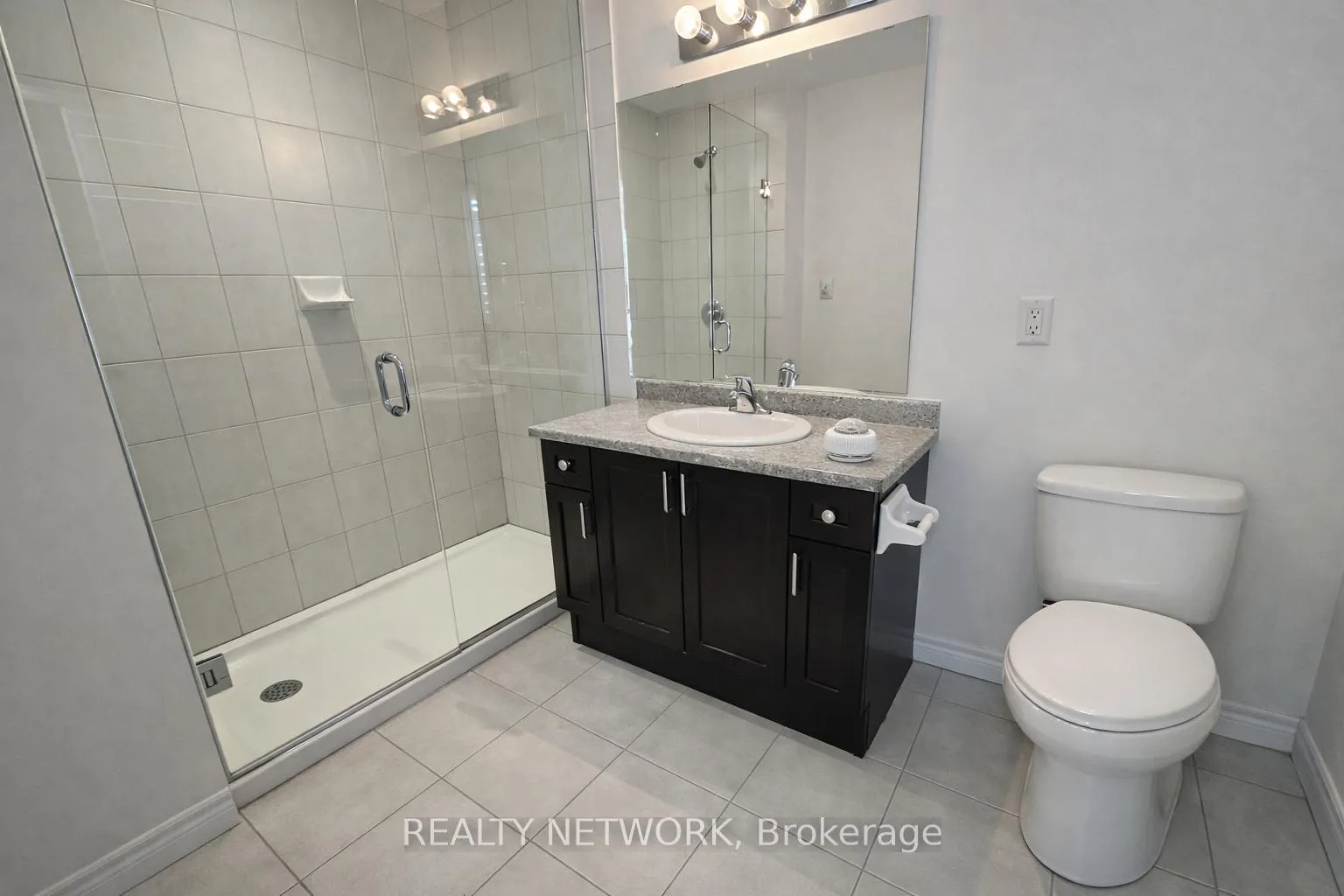 Photo 17 of 31 Serenity Lane, Hamilton, Rural Glanbrook — HOMEH