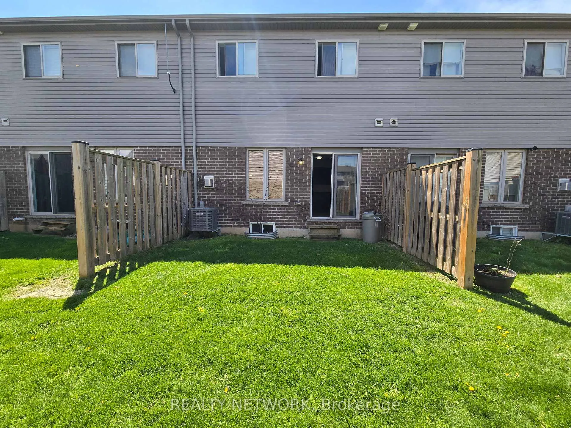 Photo 18 of 31 Serenity Lane, Hamilton, Rural Glanbrook — HOMEH