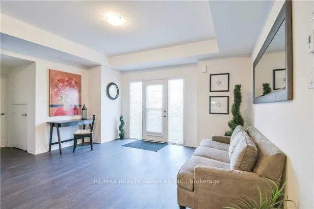Photo 5 of 250 Sunny Meadow Boulevard, Brampton, Sandringham-Wellington — HOMEH