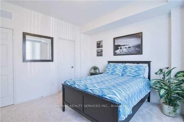 Photo 7 of 250 Sunny Meadow Boulevard, Brampton, Sandringham-Wellington — HOMEH