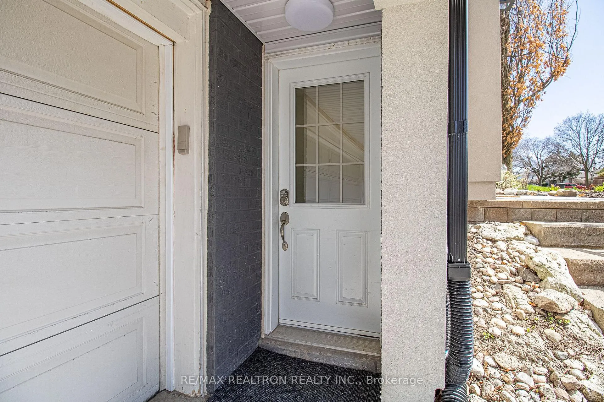 Photo 2 of Unit Lower, 96 Southdale Drive, Markham, Bullock — HOMEH
