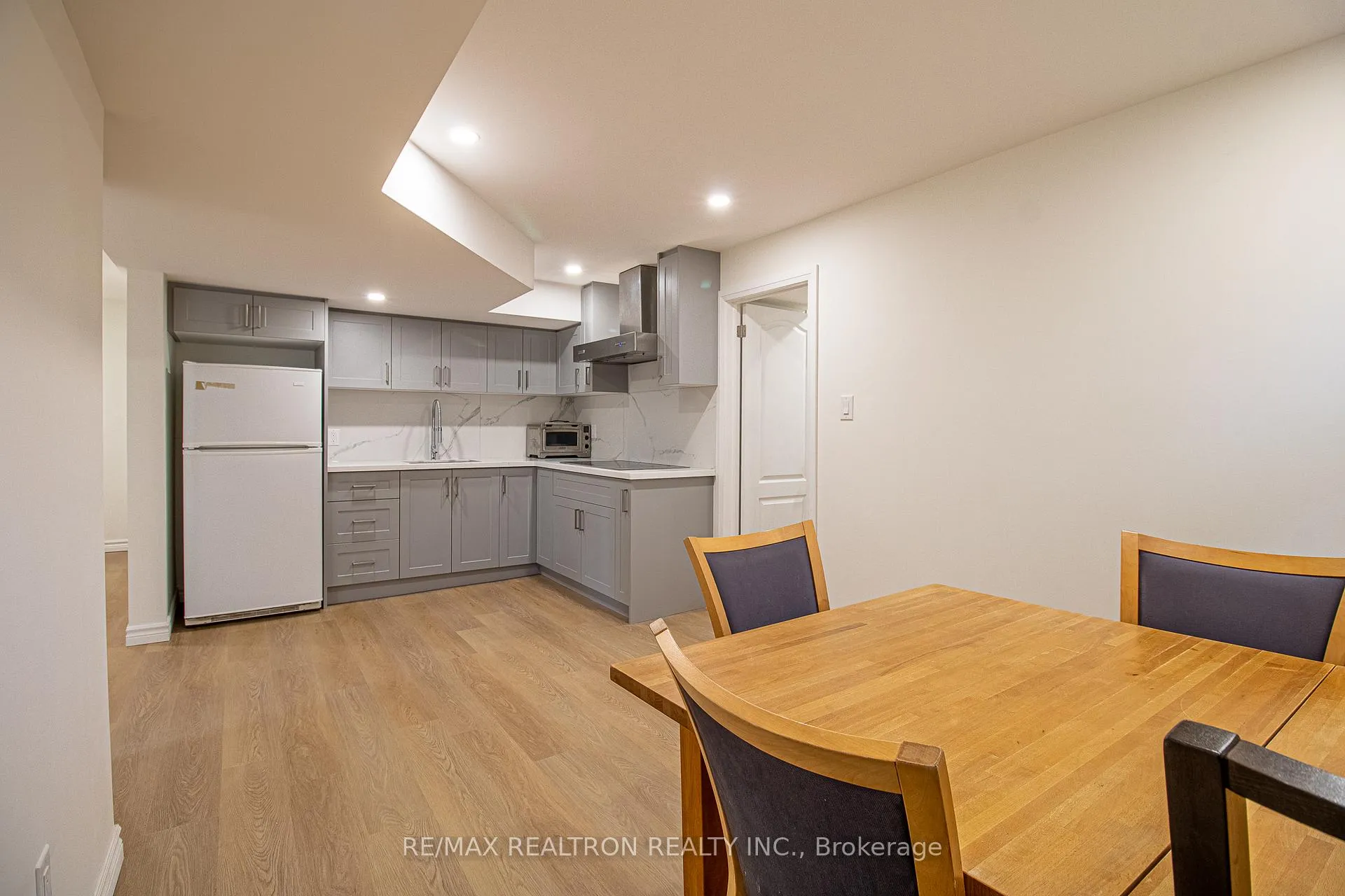 Photo 10 of Unit Lower, 96 Southdale Drive, Markham, Bullock — HOMEH