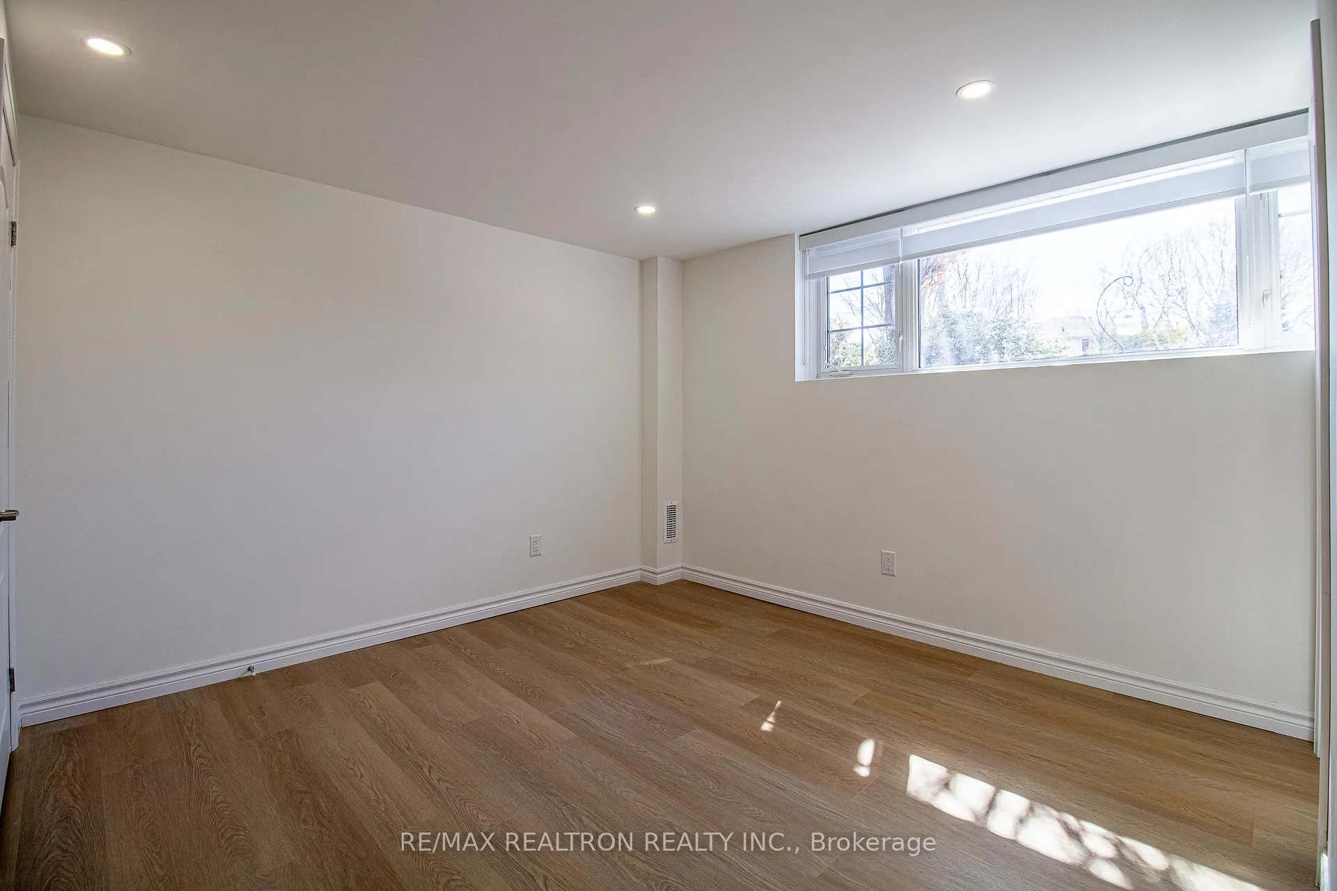 Photo 11 of Unit Lower, 96 Southdale Drive, Markham, Bullock — HOMEH