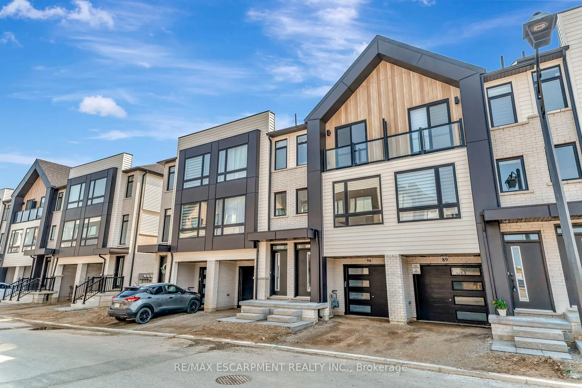 Photo 4 of Unit 90, 55 Tom Brown Drive, Brant, Paris — HOMEH