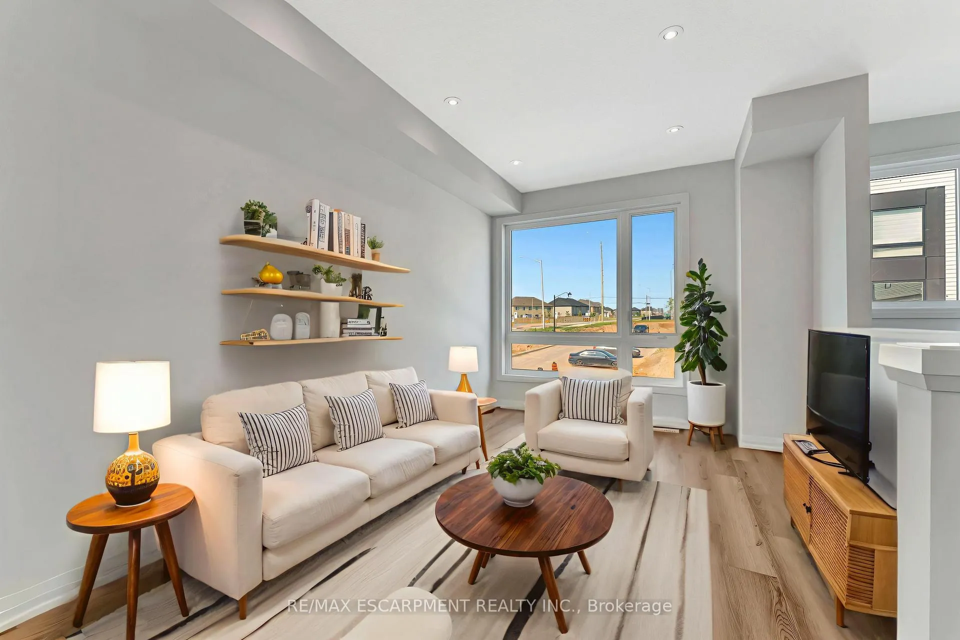 Photo 7 of Unit 90, 55 Tom Brown Drive, Brant, Paris — HOMEH