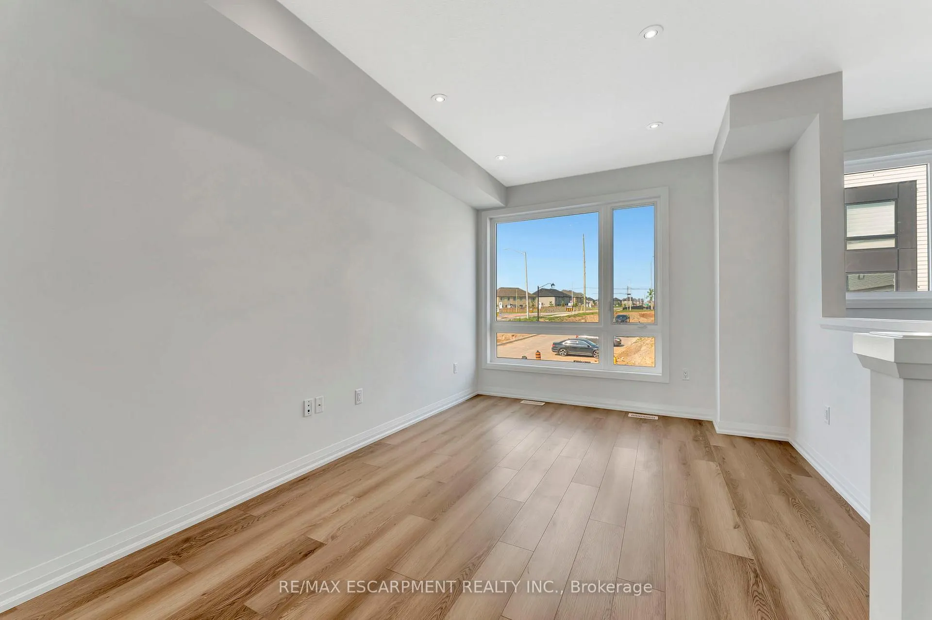 Photo 8 of Unit 90, 55 Tom Brown Drive, Brant, Paris — HOMEH