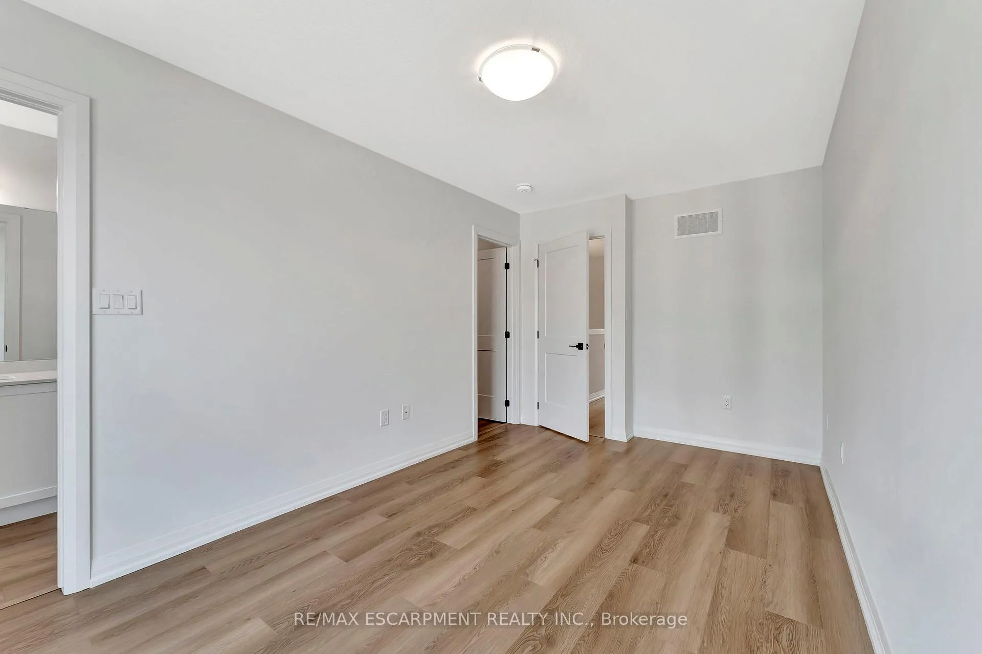 Photo 20 of Unit 90, 55 Tom Brown Drive, Brant, Paris — HOMEH
