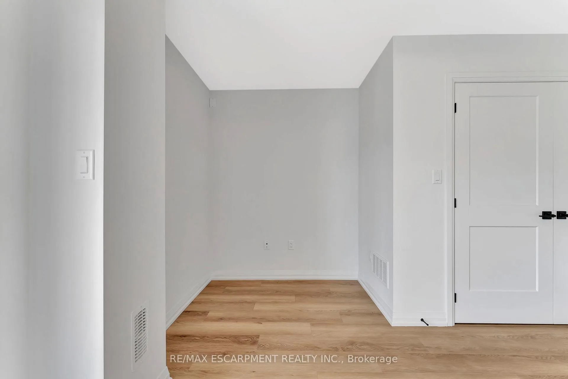 Photo 33 of Unit 90, 55 Tom Brown Drive, Brant, Paris — HOMEH