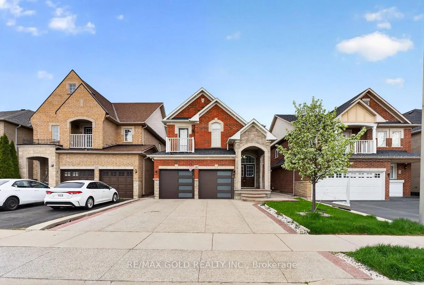 Photo 2 of 50 Ranchero Drive, Brampton, Fletcher's Meadow — HOMEH