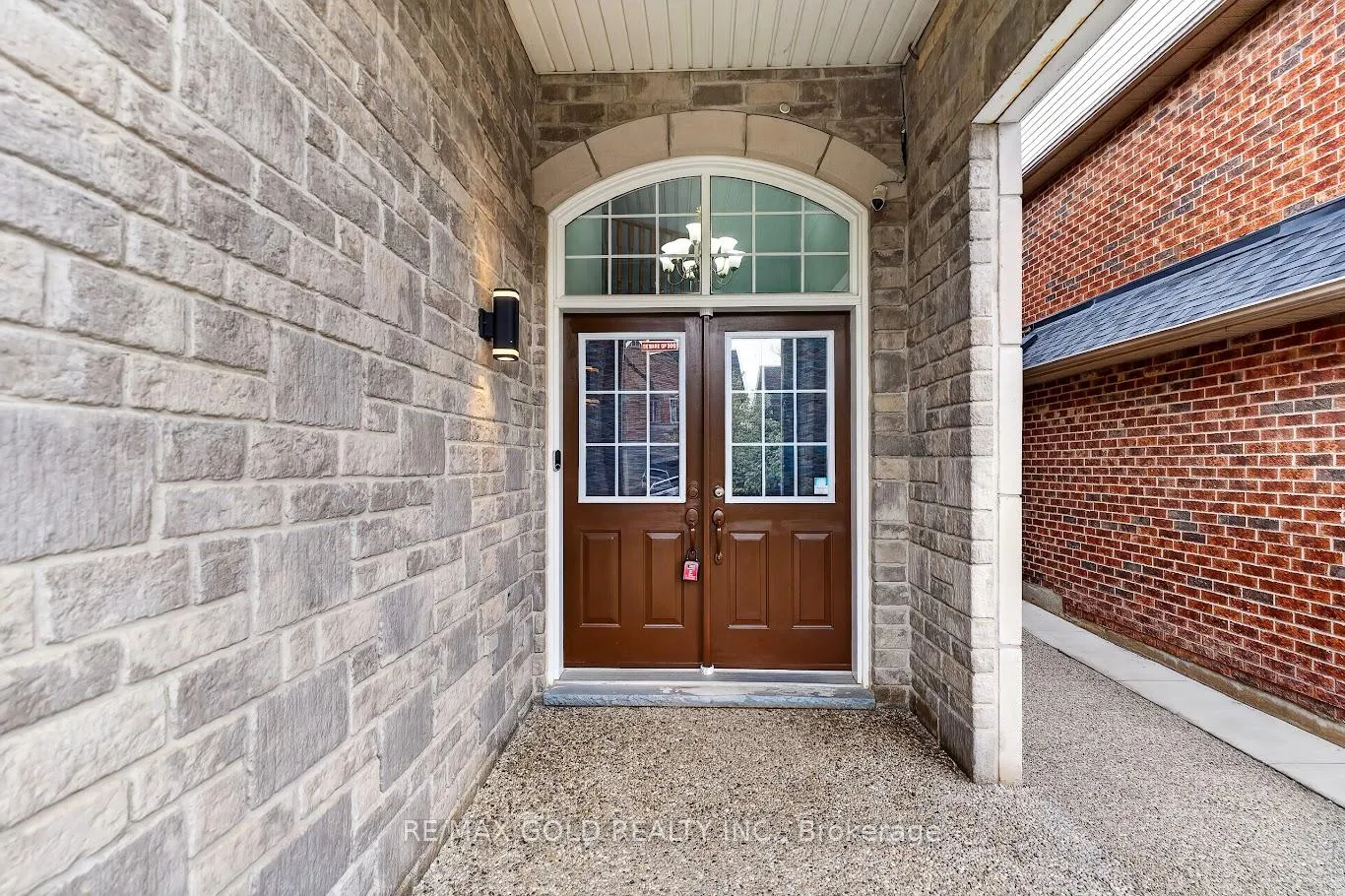 Photo 3 of 50 Ranchero Drive, Brampton, Fletcher's Meadow — HOMEH