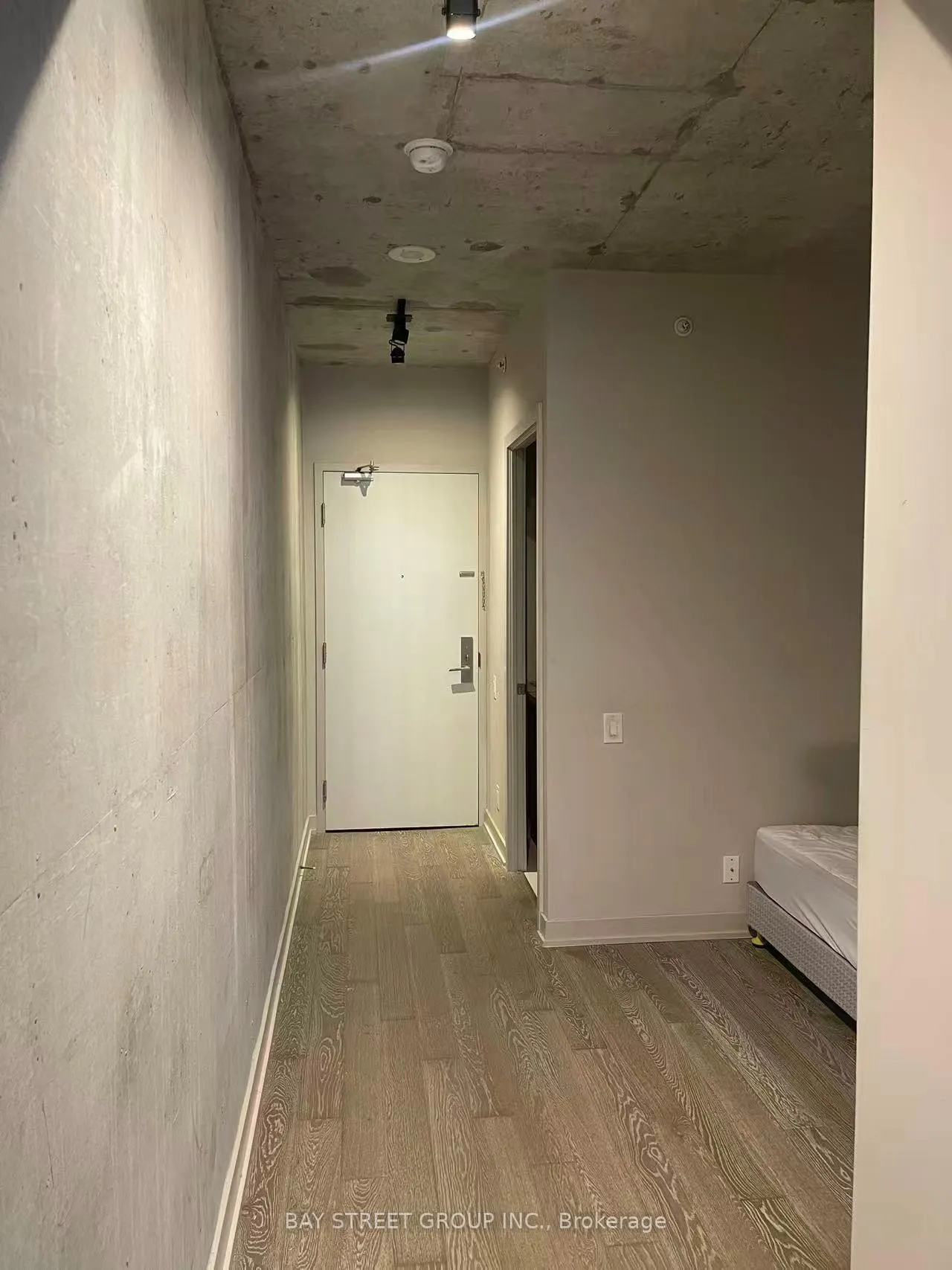 Photo 3 of Unit 811, 39 Brant Street, Toronto, Waterfront Communities — HOMEH