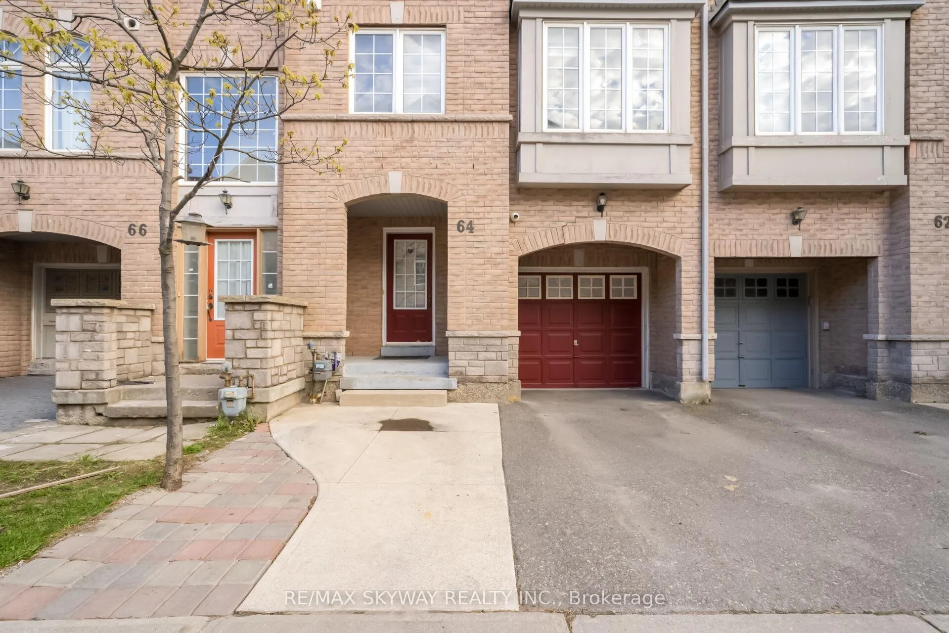 Photo 4 of 64 Bernard Avenue, Brampton, Fletcher's Creek South — HOMEH