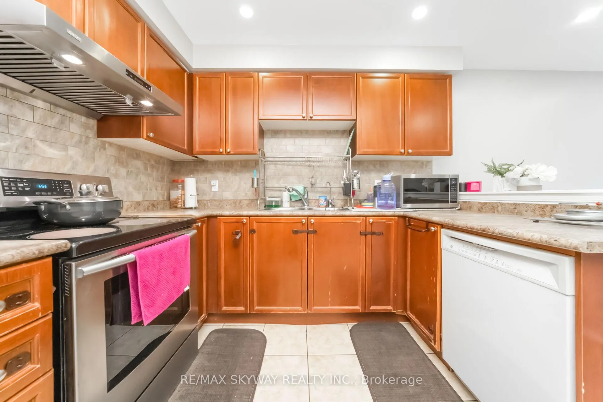 Photo 18 of 64 Bernard Avenue, Brampton, Fletcher's Creek South — HOMEH