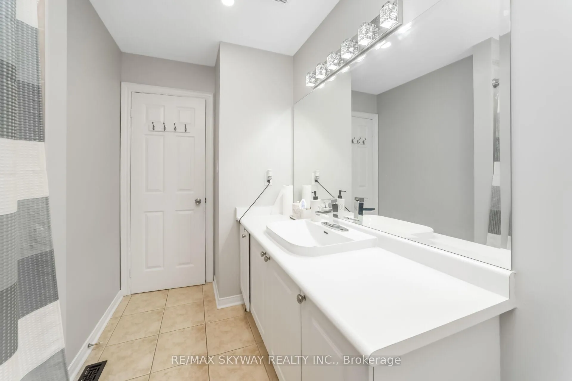 Photo 32 of 64 Bernard Avenue, Brampton, Fletcher's Creek South — HOMEH