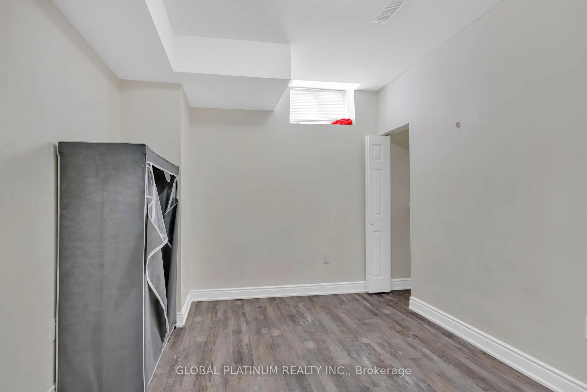 Photo 11 of 291 Remembrance Road, Brampton, Northwest Brampton — HOMEH