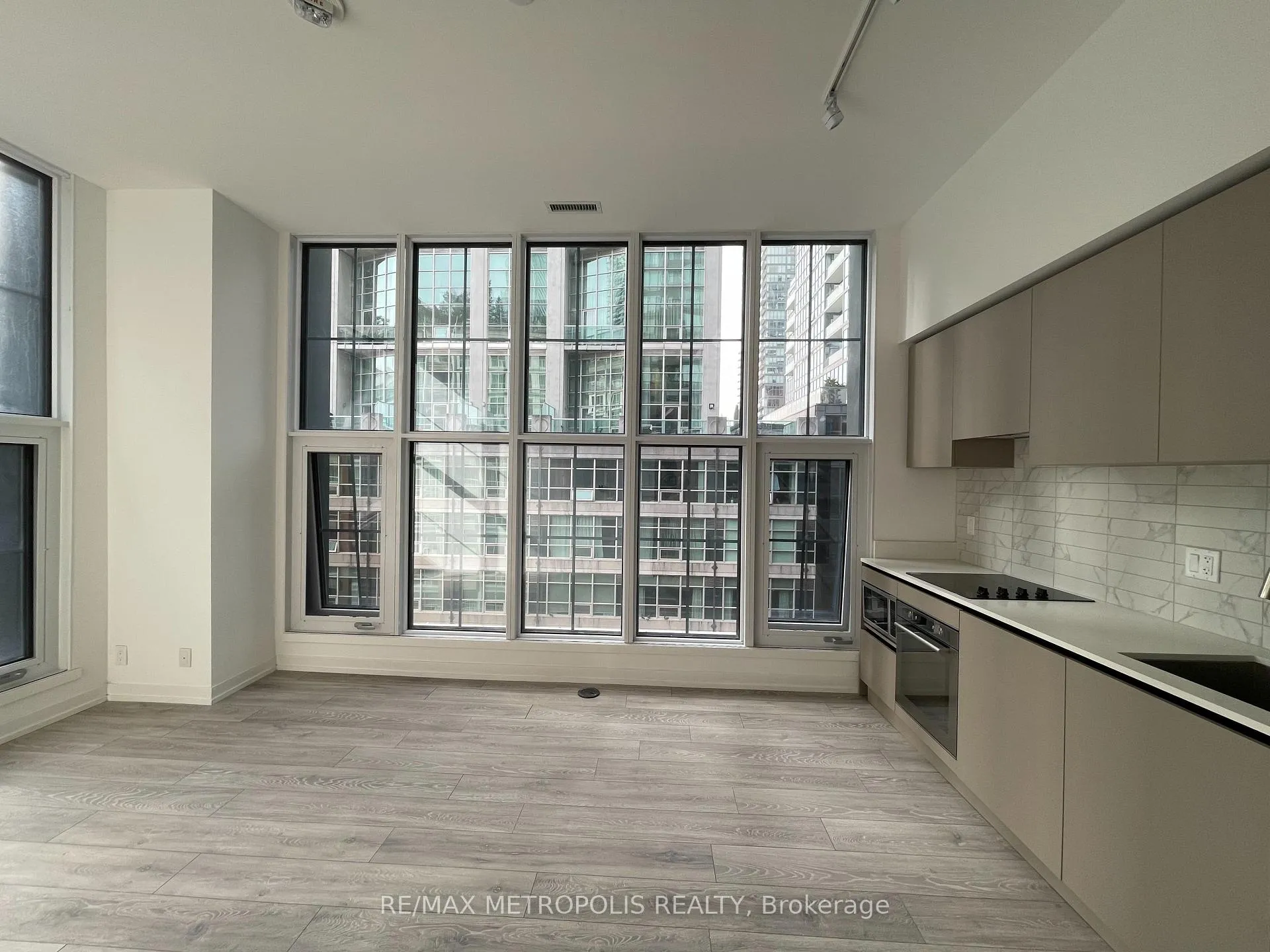 Photo 2 of Unit 705, 55 Mercer Street, Toronto, Waterfront Communities — HOMEH