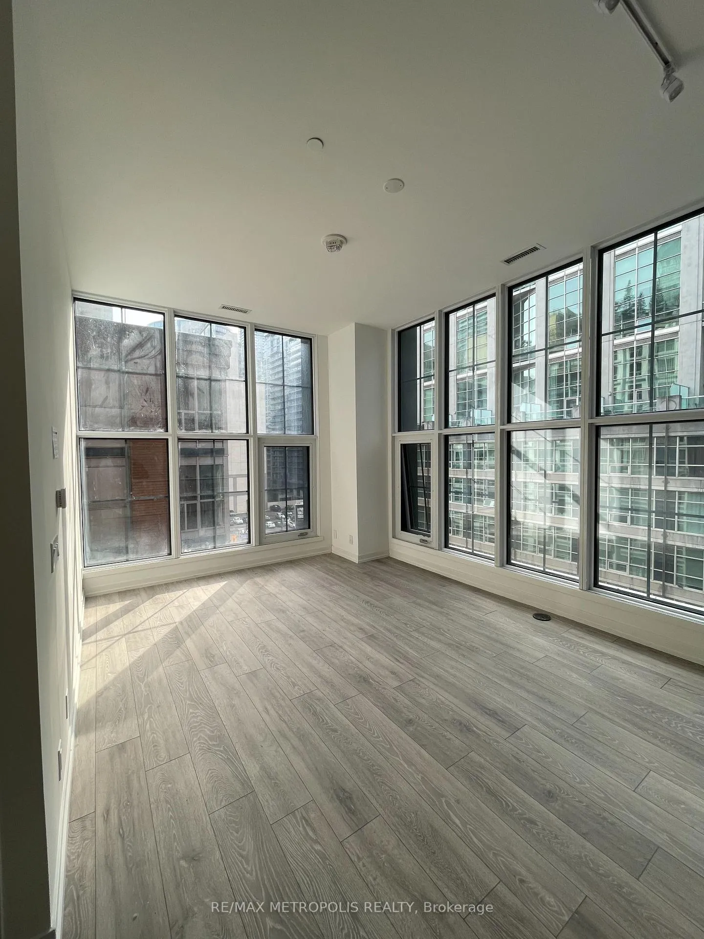 Photo 3 of Unit 705, 55 Mercer Street, Toronto, Waterfront Communities — HOMEH