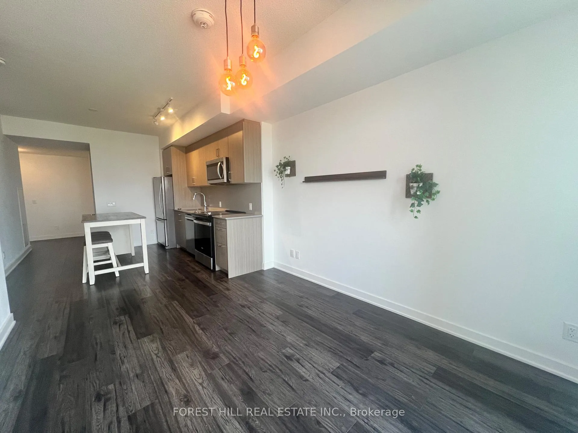 Photo 8 of Unit 3, 681 Yonge Street, Barrie, Painswick South — HOMEH