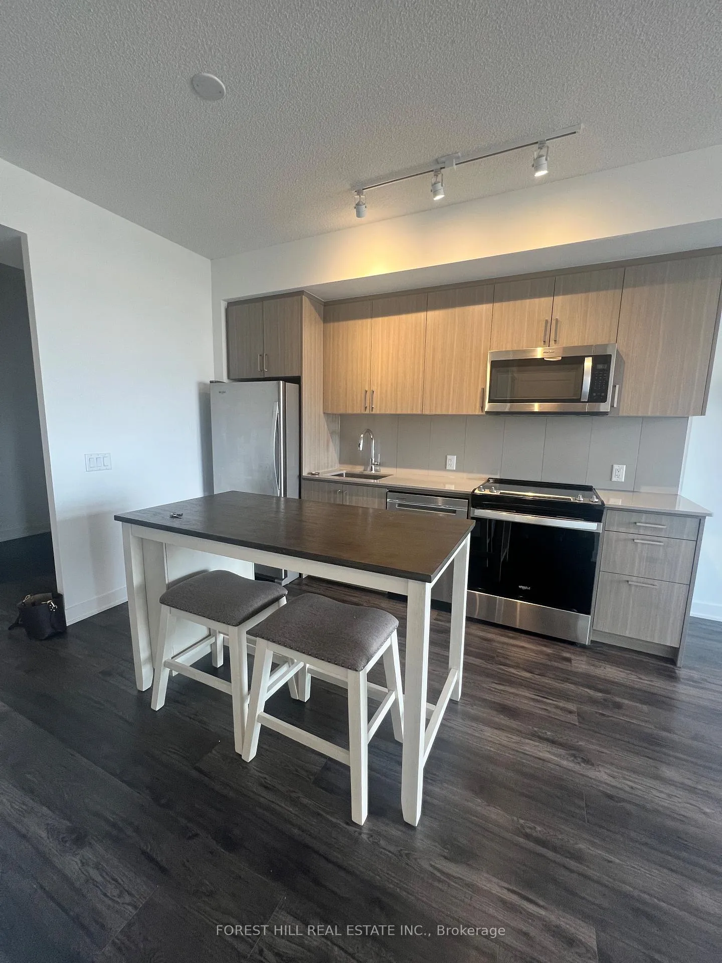 Photo 11 of Unit 3, 681 Yonge Street, Barrie, Painswick South — HOMEH