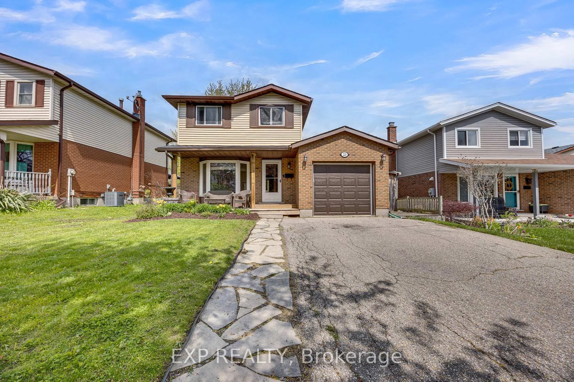Photo 2 of 220 Rosebank Place, Kitchener — HOMEH