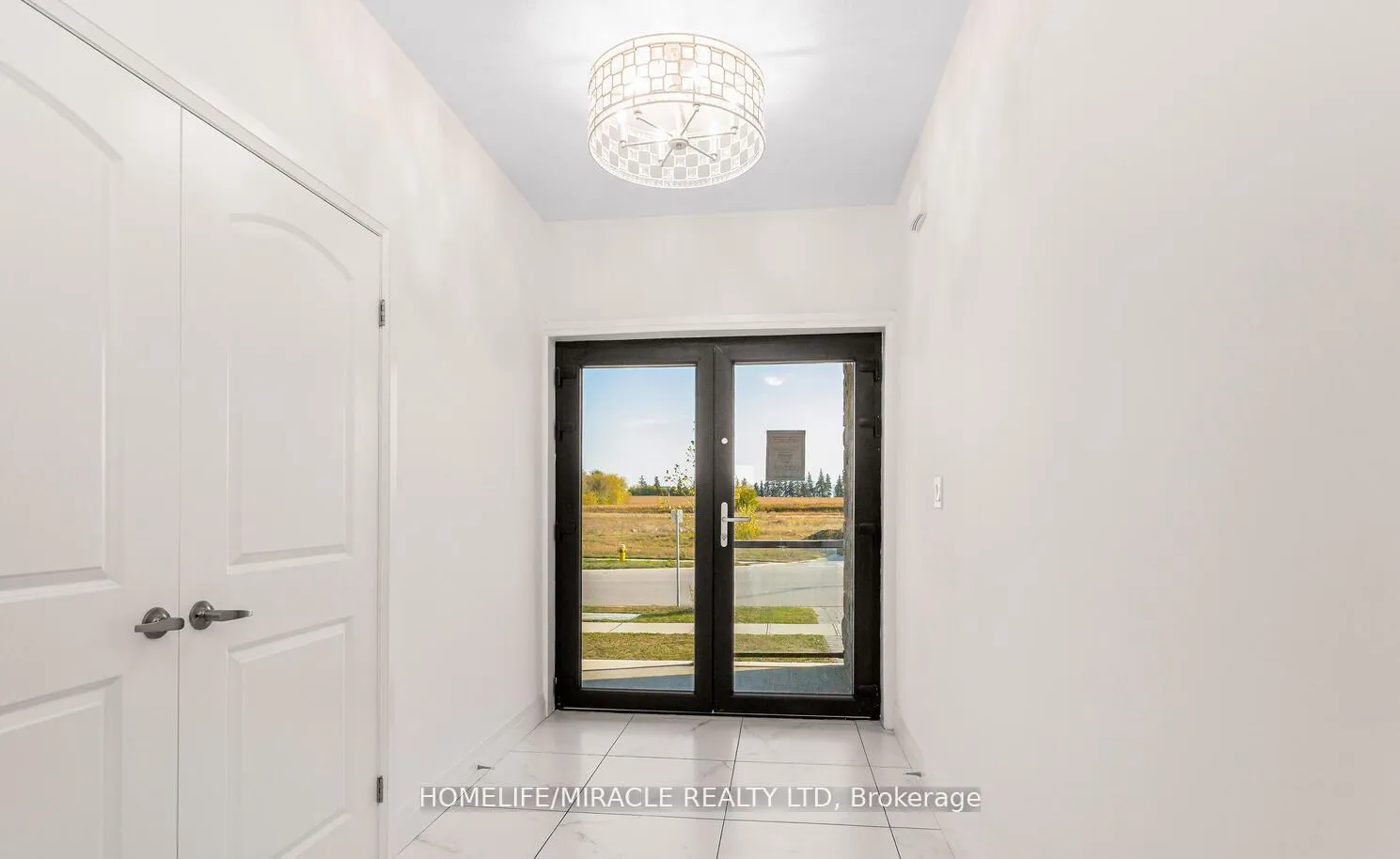 Photo 4 of 80 Grandville Circle, Brant, Paris — HOMEH