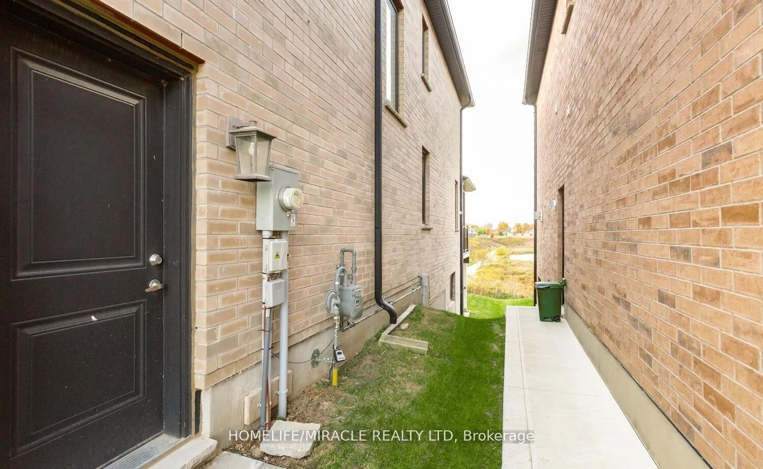 Photo 46 of 80 Grandville Circle, Brant, Paris — HOMEH