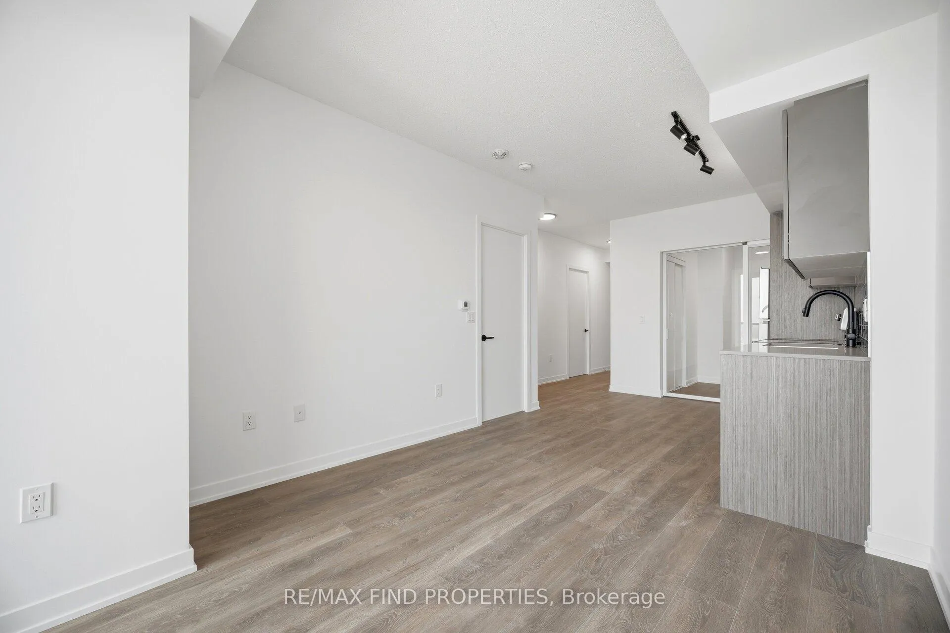 Photo 16 of Unit C1305, 4878 Powers Common, Burlington, Alton — HOMEH