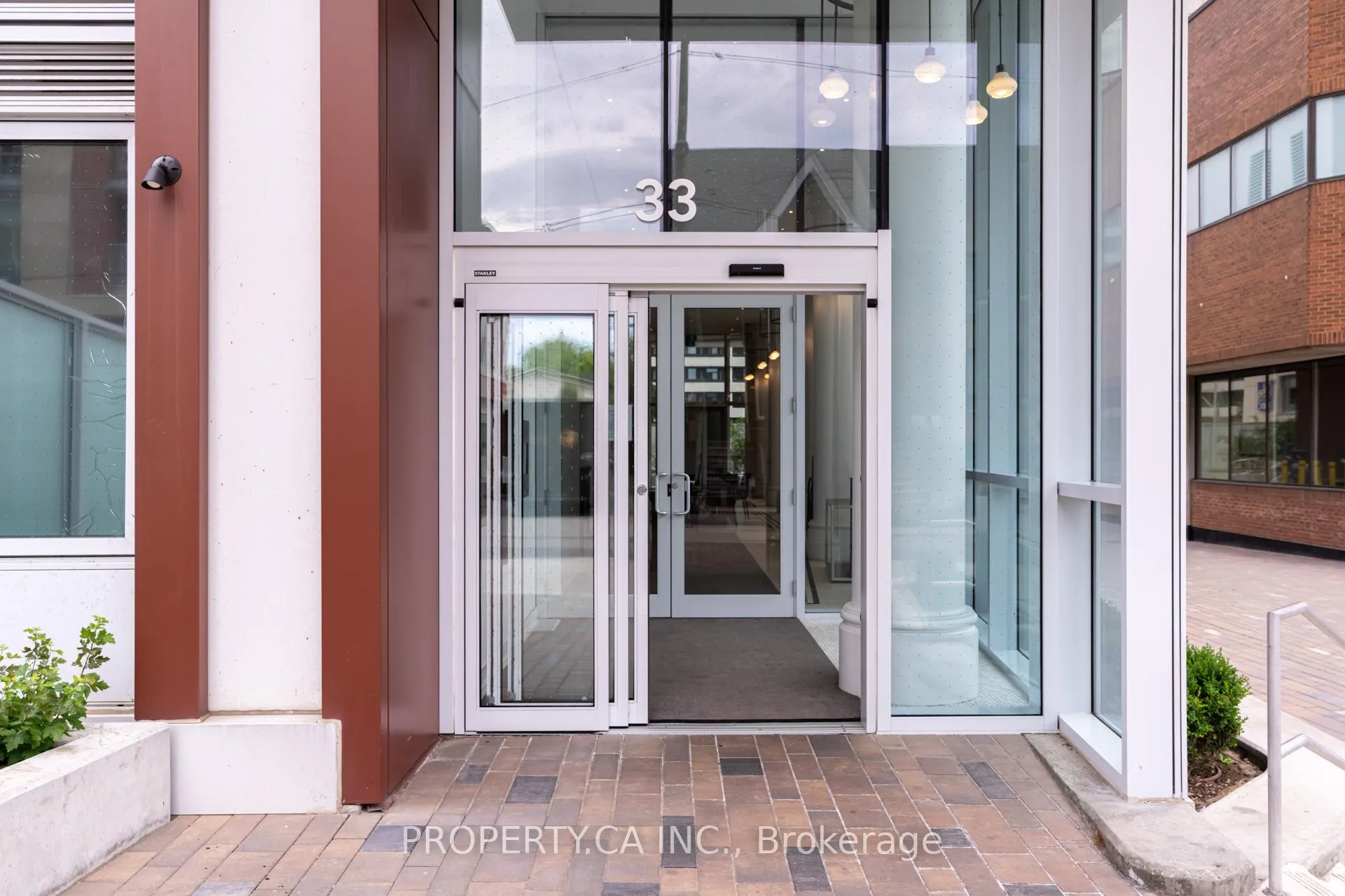 Photo 3 of Unit 719, 33 Helendale Avenue, Toronto, Yonge-Eglinton — HOMEH