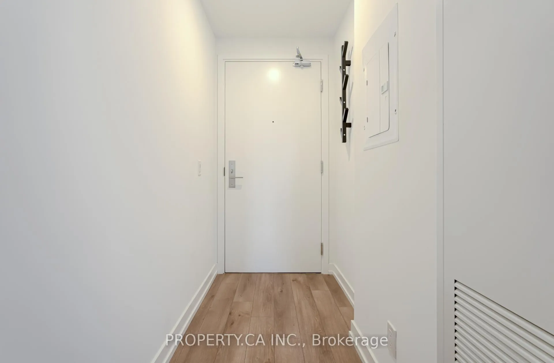 Photo 6 of Unit 719, 33 Helendale Avenue, Toronto, Yonge-Eglinton — HOMEH