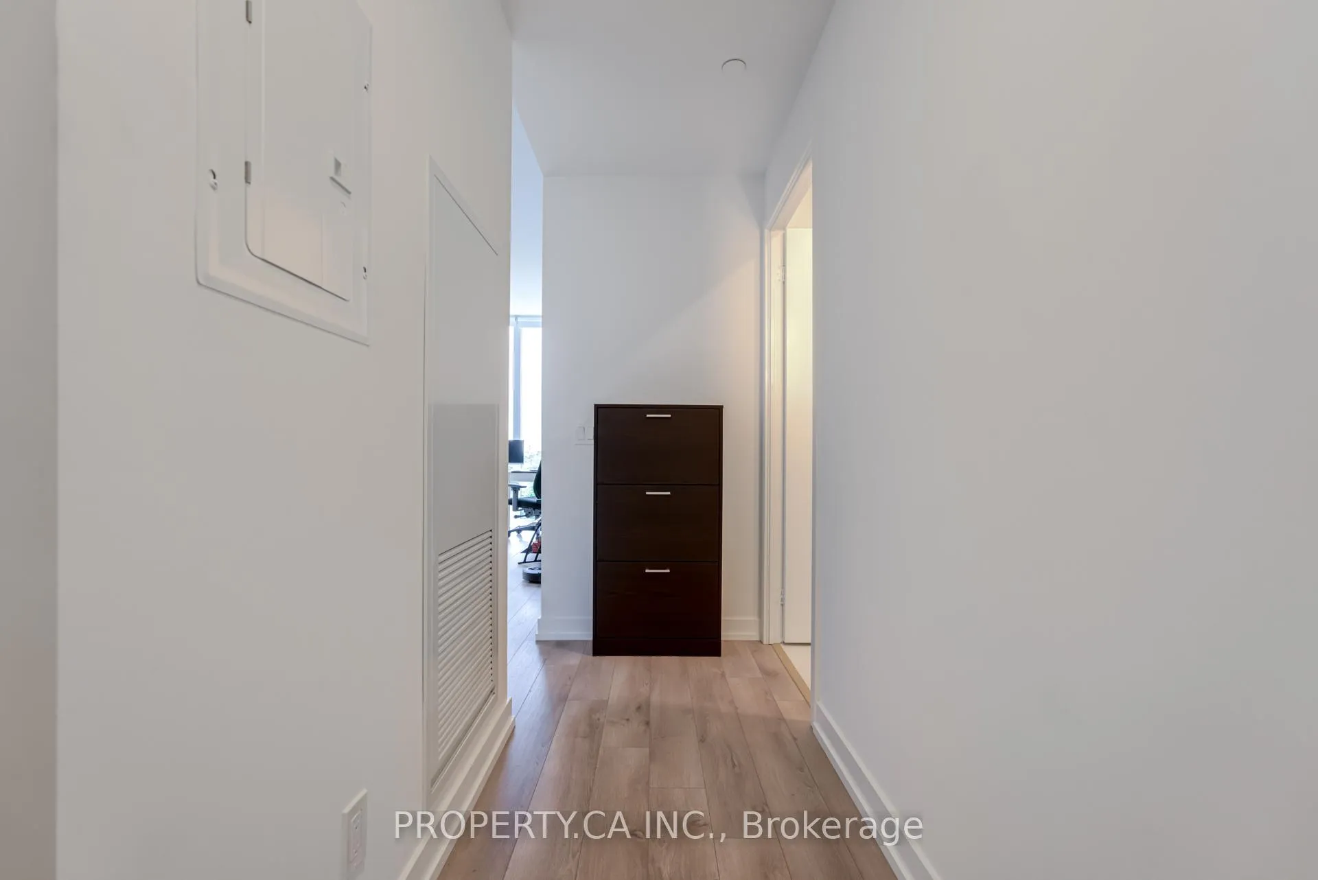 Photo 7 of Unit 719, 33 Helendale Avenue, Toronto, Yonge-Eglinton — HOMEH