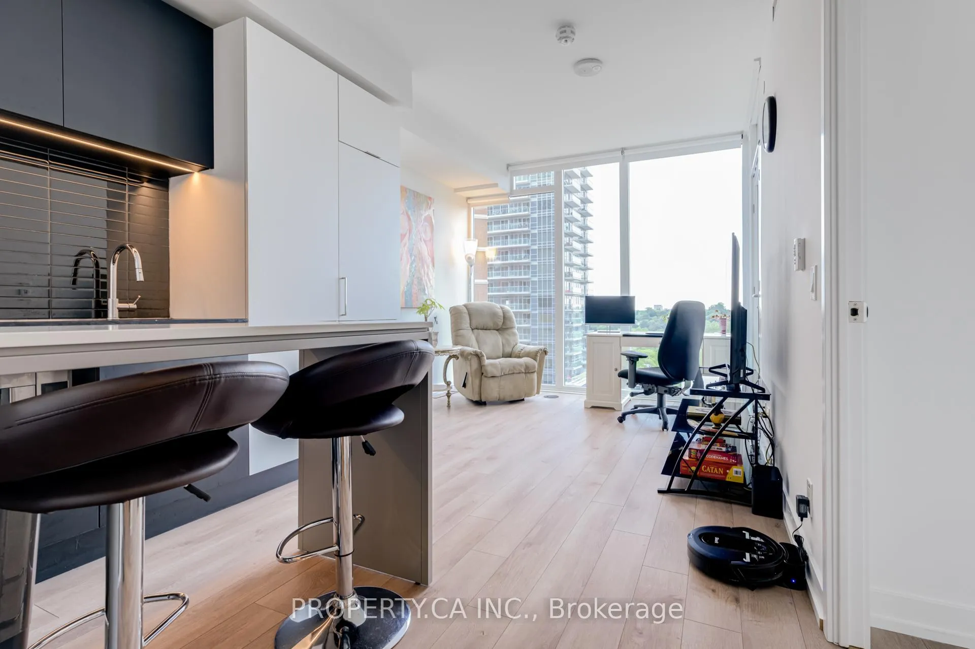 Photo 8 of Unit 719, 33 Helendale Avenue, Toronto, Yonge-Eglinton — HOMEH