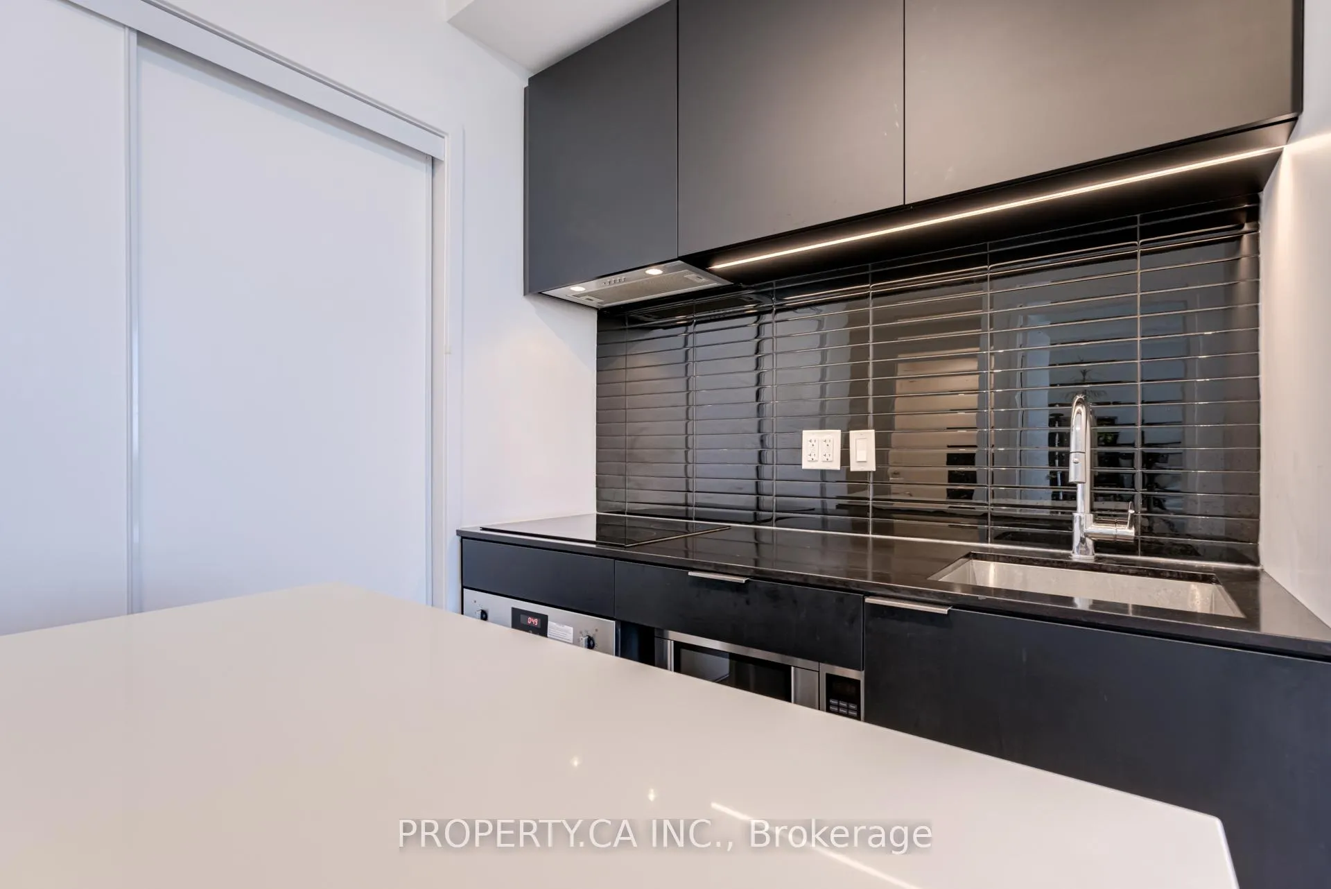 Photo 14 of Unit 719, 33 Helendale Avenue, Toronto, Yonge-Eglinton — HOMEH