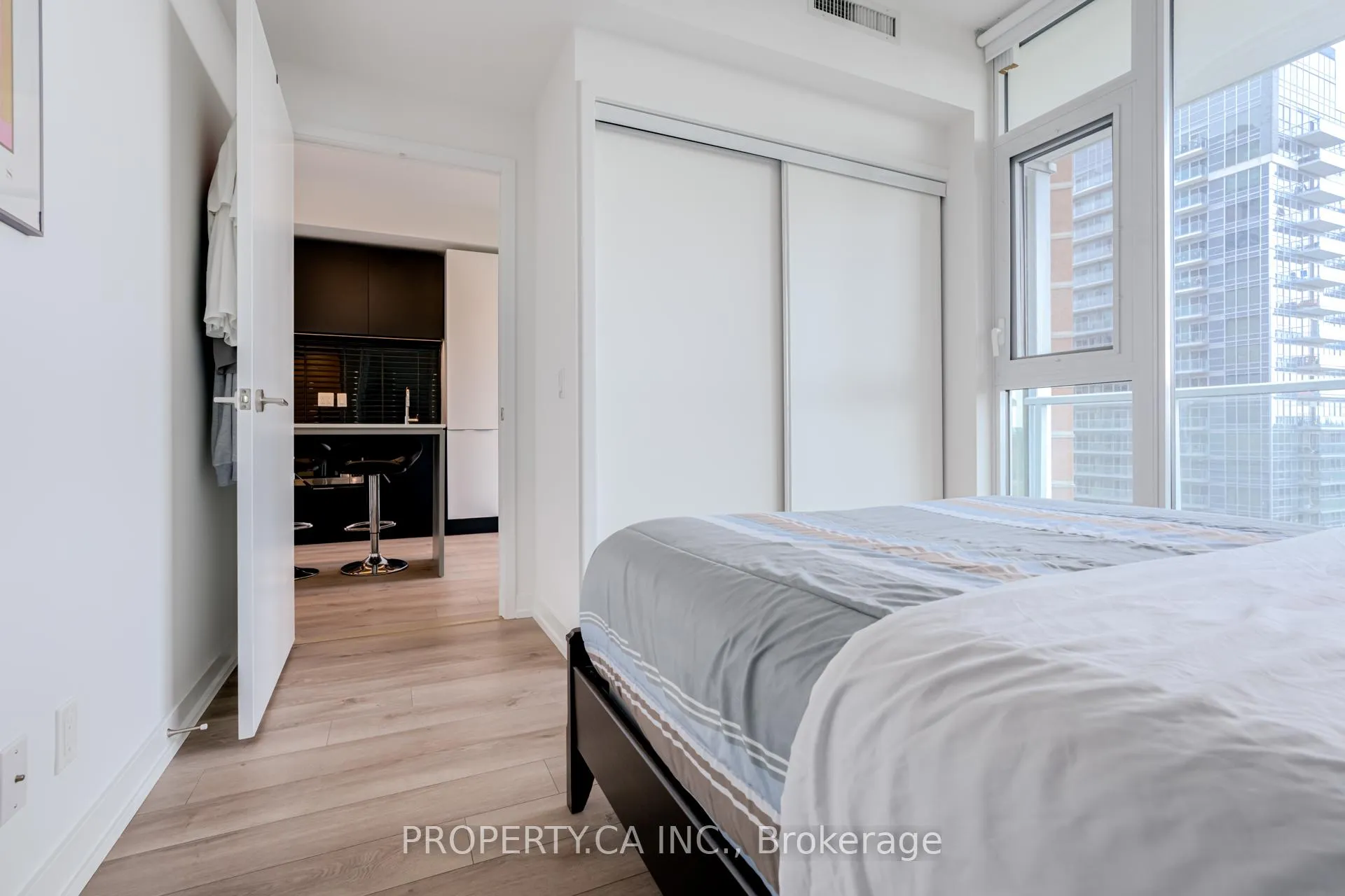 Photo 20 of Unit 719, 33 Helendale Avenue, Toronto, Yonge-Eglinton — HOMEH