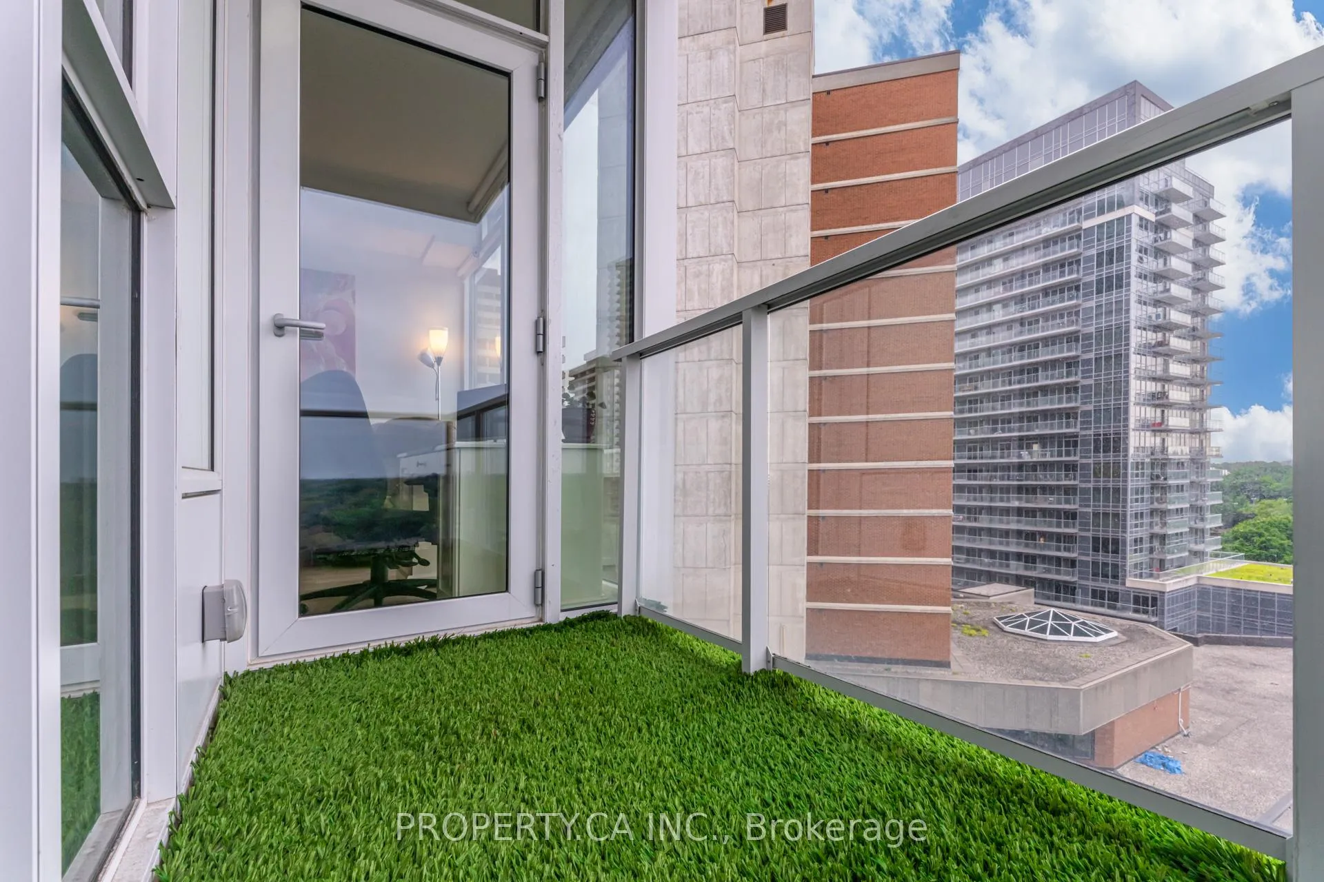 Photo 25 of Unit 719, 33 Helendale Avenue, Toronto, Yonge-Eglinton — HOMEH