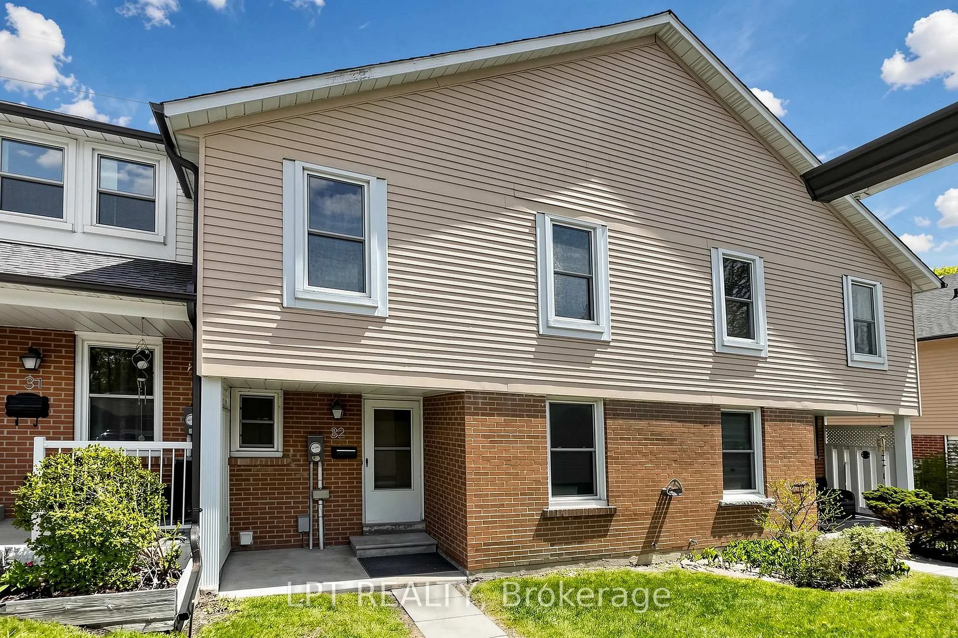 Photo 2 of Unit 32, 1055 Central Pk Boulevard N, Oshawa, Centennial — HOMEH