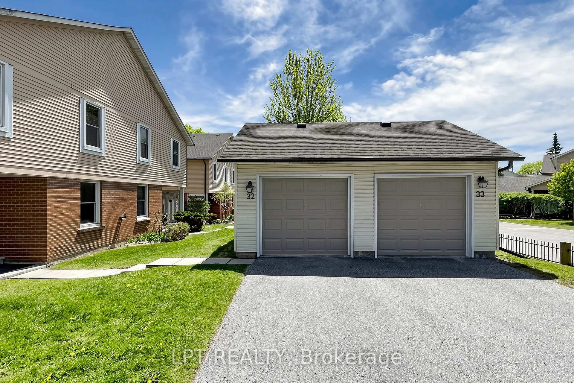 Photo 3 of Unit 32, 1055 Central Pk Boulevard N, Oshawa, Centennial — HOMEH