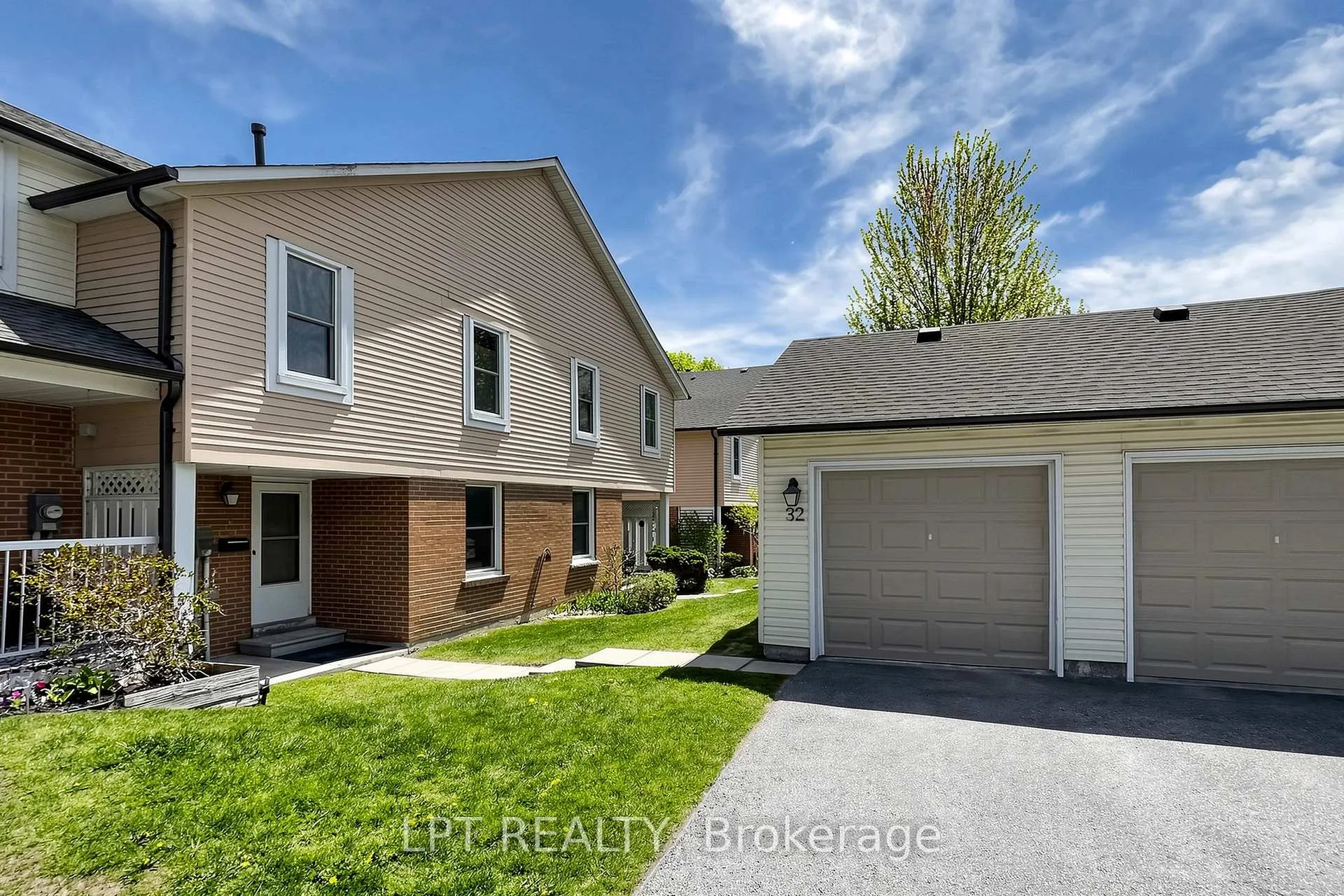 Photo 4 of Unit 32, 1055 Central Pk Boulevard N, Oshawa, Centennial — HOMEH