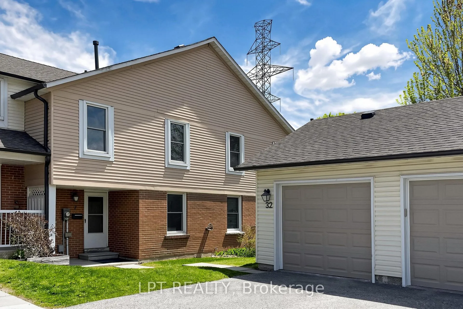 Photo 5 of Unit 32, 1055 Central Pk Boulevard N, Oshawa, Centennial — HOMEH