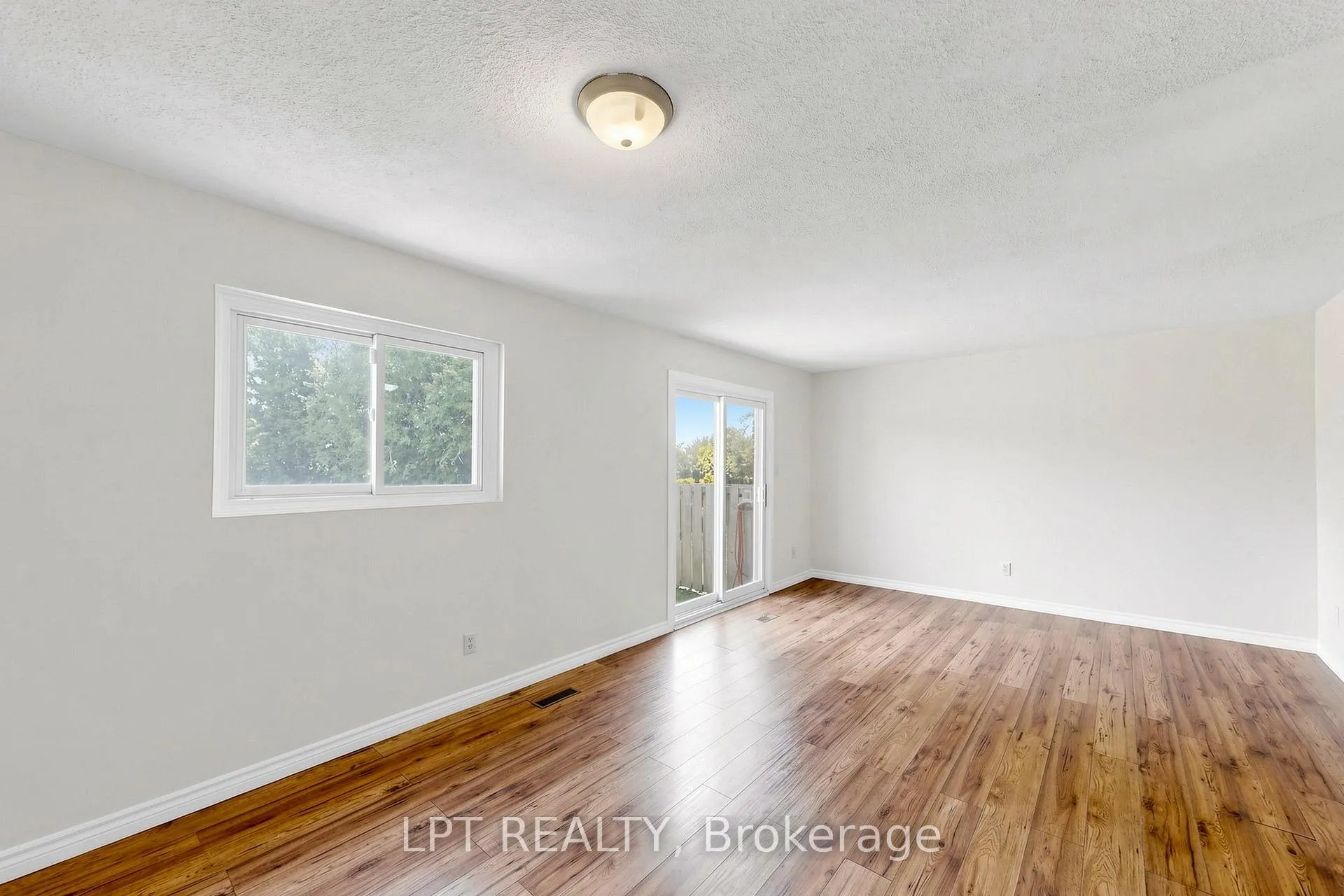 Photo 8 of Unit 32, 1055 Central Pk Boulevard N, Oshawa, Centennial — HOMEH