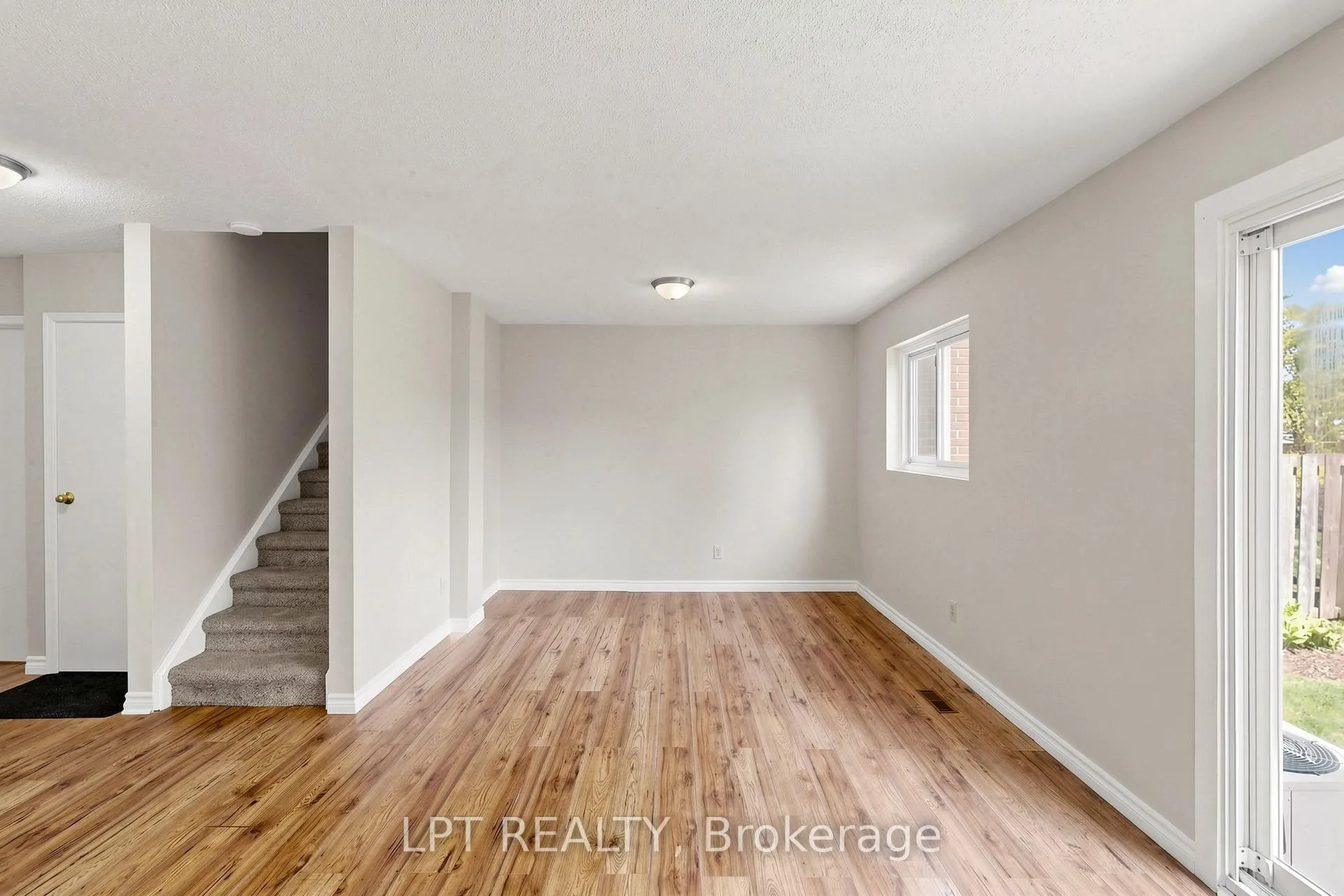 Photo 10 of Unit 32, 1055 Central Pk Boulevard N, Oshawa, Centennial — HOMEH