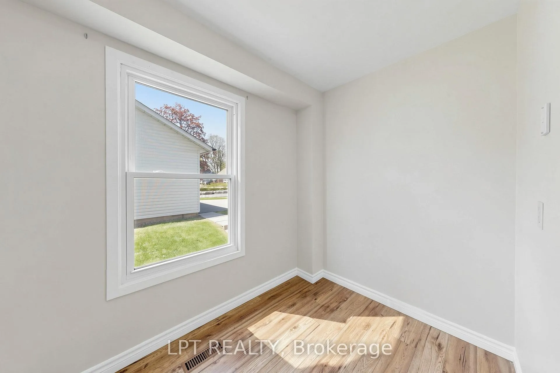 Photo 17 of Unit 32, 1055 Central Pk Boulevard N, Oshawa, Centennial — HOMEH