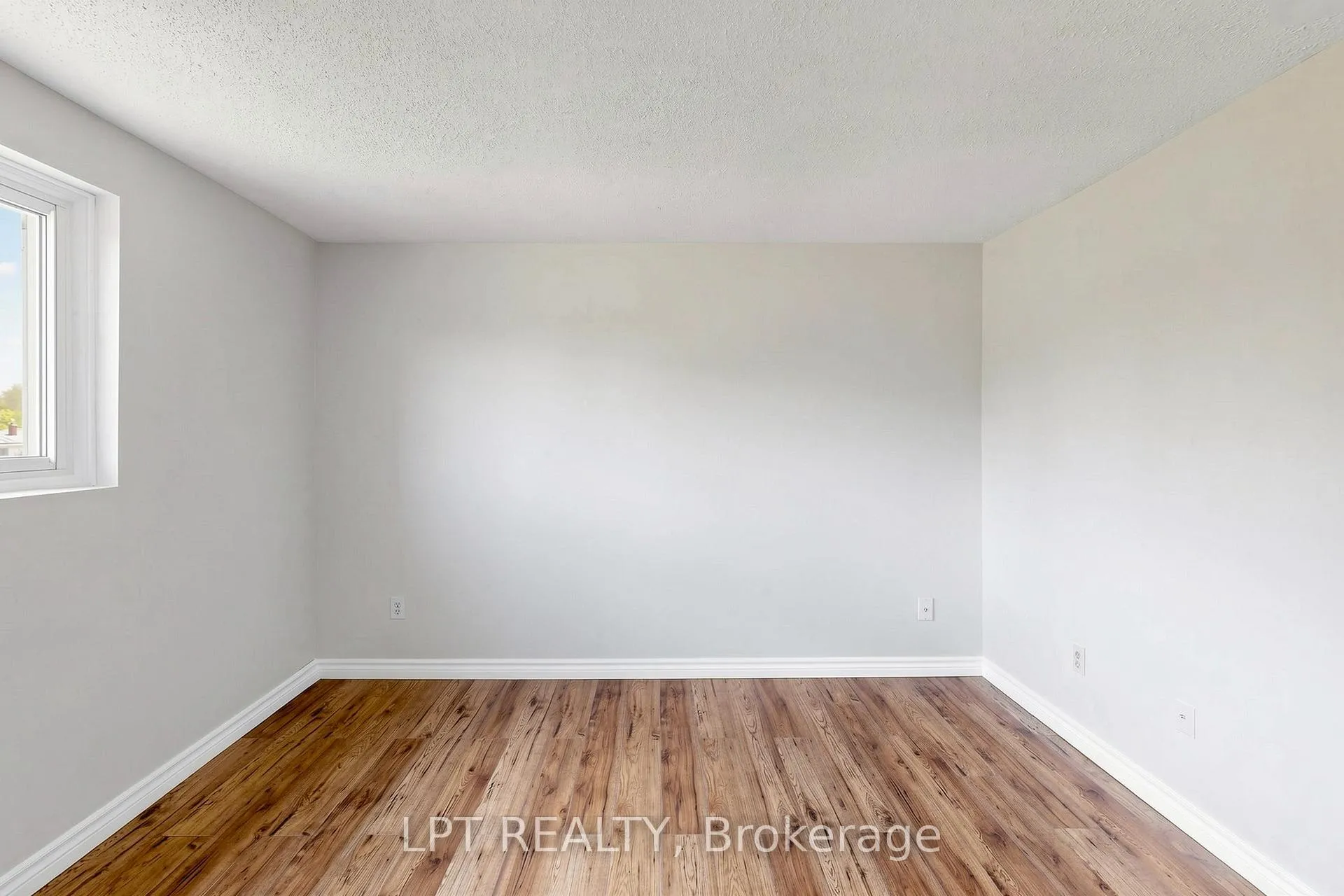 Photo 26 of Unit 32, 1055 Central Pk Boulevard N, Oshawa, Centennial — HOMEH