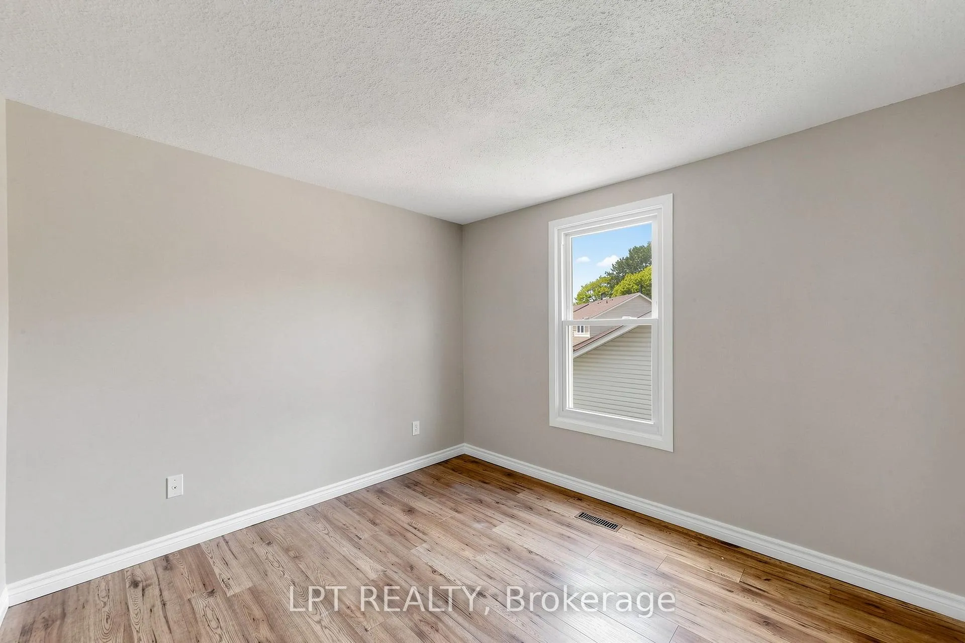 Photo 32 of Unit 32, 1055 Central Pk Boulevard N, Oshawa, Centennial — HOMEH
